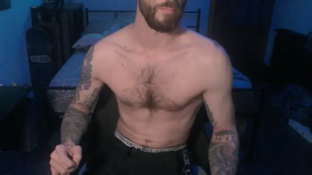 Snapshot of SexxxyLouis chatting on 01.26.25 SexxxyLouis online show from 01.26.25