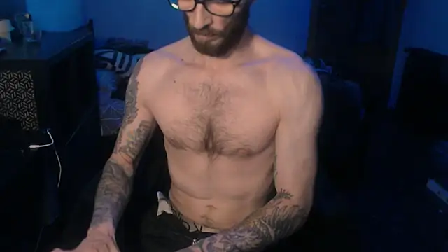Snapshot of SexxxyLouis chatting on 02.05.25 SexxxyLouis online show from 02.05.25