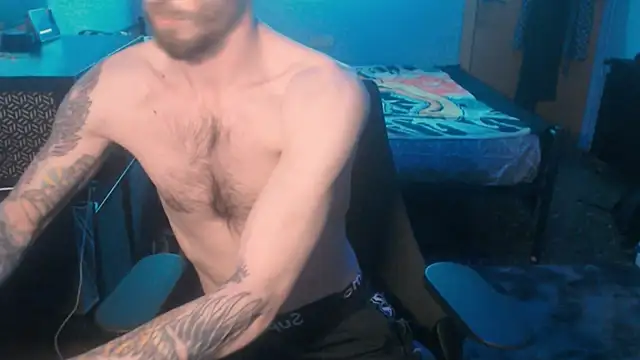 Snapshot of SexxxyLouis chatting on 02.18.25 SexxxyLouis online show from 02.18.25