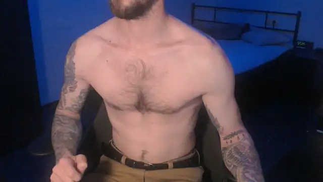 Snapshot of SexxxyLouis chatting on 03.06.25 SexxxyLouis online show from 03.06.25