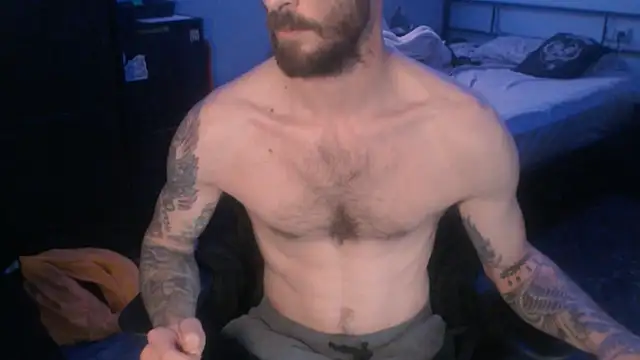 Snapshot of SexxxyLouis chatting on 03.18.25 SexxxyLouis online show from 03.18.25