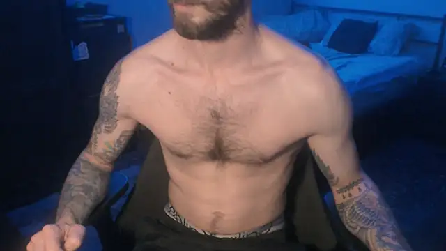 Snapshot of SexxxyLouis chatting on 03.22.25 SexxxyLouis online show from 03.22.25