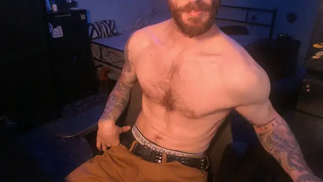 Snapshot of SexxxyLouis chatting on 09.17.25 SexxxyLouis online show from 09.17.25