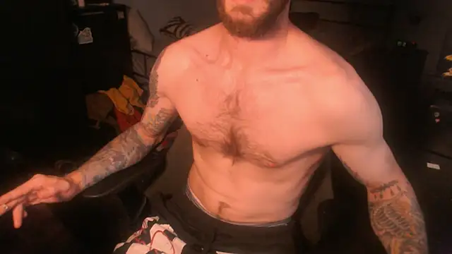 Snapshot of SexxxyLouis chatting on 09.19.25 SexxxyLouis online show from 09.19.25