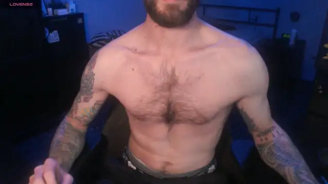 Snapshot of SexxxyLouis chatting on 10.18.25 SexxxyLouis online show from 10.18.25