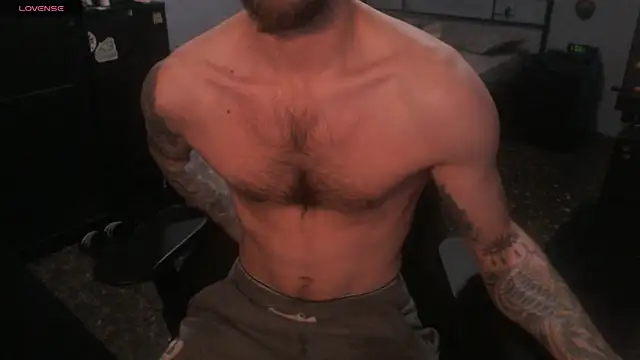 SexxxyLouis online show from 12.20.25