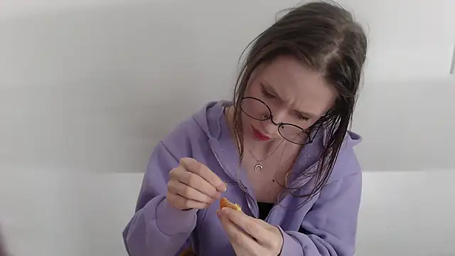  Hanna Moon  online show from 04.16.26