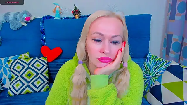 EllenMoore online show from 01.05.25