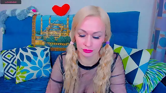 EllenMoore online show from 01.10.25