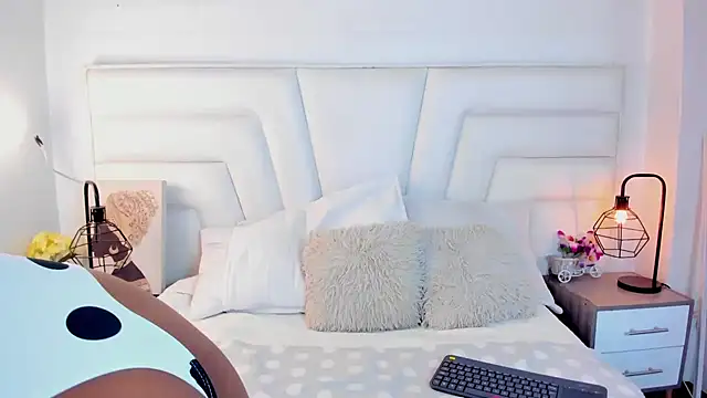 Snapshot of Ellie_Alves chatting on 12.24.24 Ellie Alves online show from 12.24.24