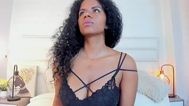 Snapshot of Ellie_Alves chatting on 12.30.24 Ellie Alves online show from 12.30.24