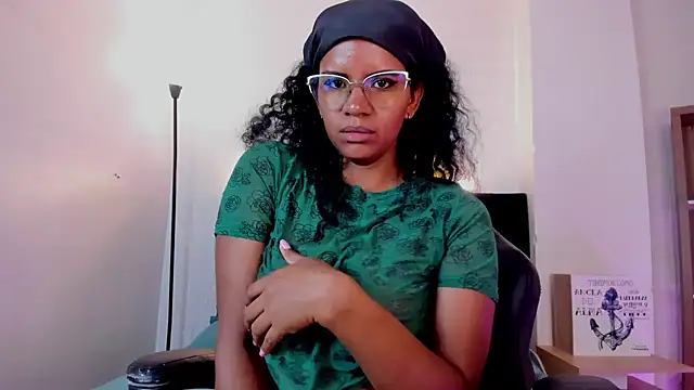 Snapshot of Ellie_Alves chatting on 01.21.25 Ellie Alves online show from 01.21.25