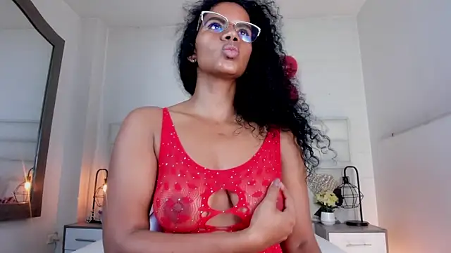 Snapshot of Ellie_Alves chatting on 02.15.25 Ellie Alves online show from 02.15.25