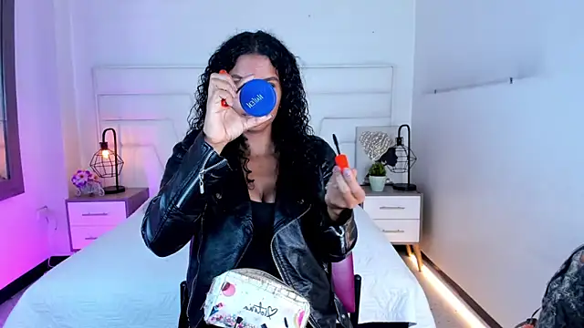 Snapshot of Ellie_Alves chatting on 02.17.25 Ellie Alves online show from 02.17.25