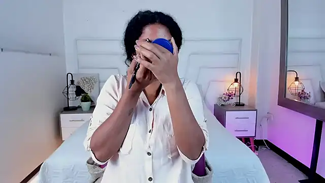 Snapshot of Ellie_Alves chatting on 02.19.25 Ellie Alves online show from 02.19.25