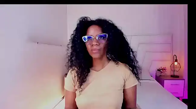 Snapshot of Ellie_Alves chatting on 02.24.25 Ellie Alves online show from 02.24.25