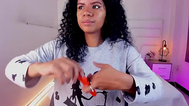 Snapshot of Ellie_Alves chatting on 02.25.25 Ellie Alves online show from 02.25.25