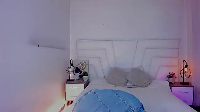 Snapshot of Ellie_Alves chatting on 02.28.25 Ellie Alves online show from 02.28.25