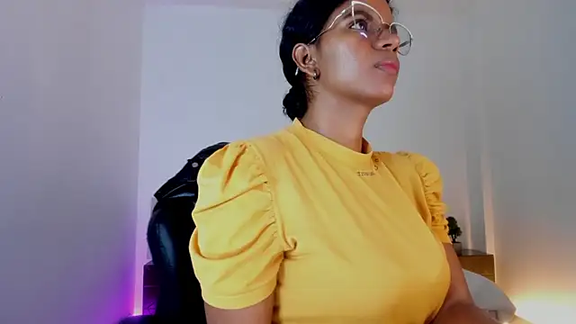 Snapshot of Ellie_Alves chatting on 03.18.25 Ellie Alves online show from 03.18.25
