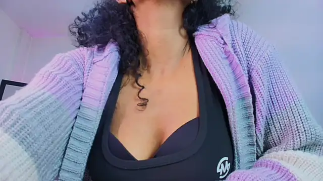 Snapshot of Ellie_Alves chatting on 09.11.25 Ellie Alves online show from 09.11.25