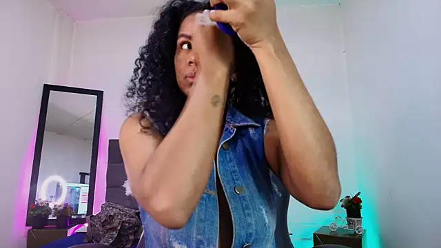 Snapshot of Ellie_Alves chatting on 09.14.25 Ellie Alves online show from 09.14.25