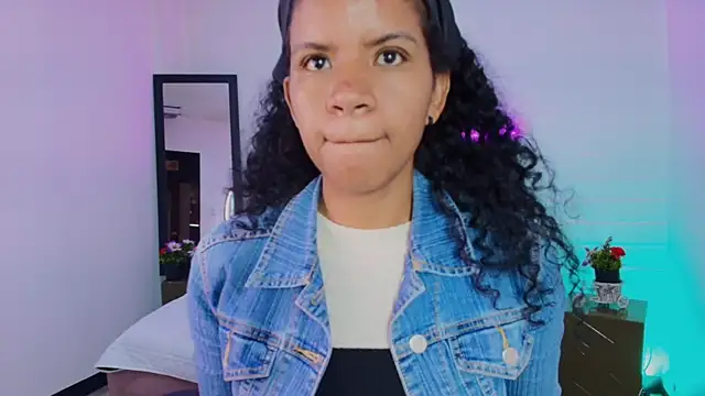 Snapshot of Ellie_Alves chatting on 09.23.25 Ellie Alves online show from 09.23.25