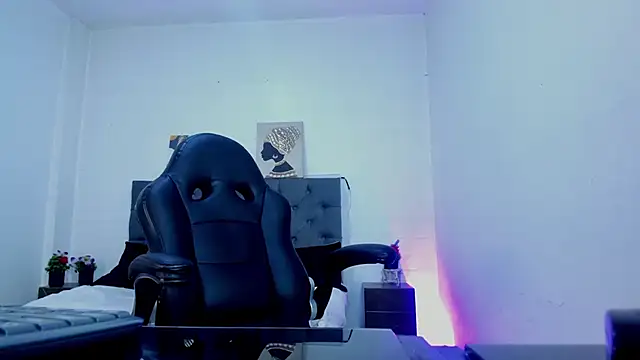 Snapshot of Ellie_Alves chatting on 10.04.25 Ellie Alves online show from 10.04.25