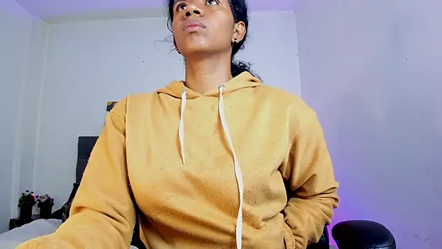 Snapshot of Ellie_Alves chatting on 10.06.25 Ellie Alves online show from 10.06.25