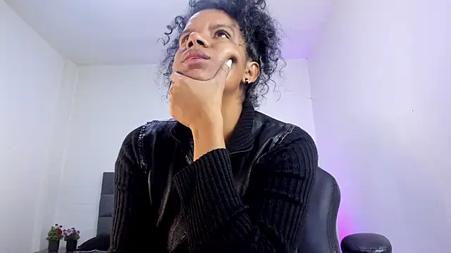 Snapshot of Ellie_Alves chatting on 10.22.25 Ellie Alves online show from 10.22.25