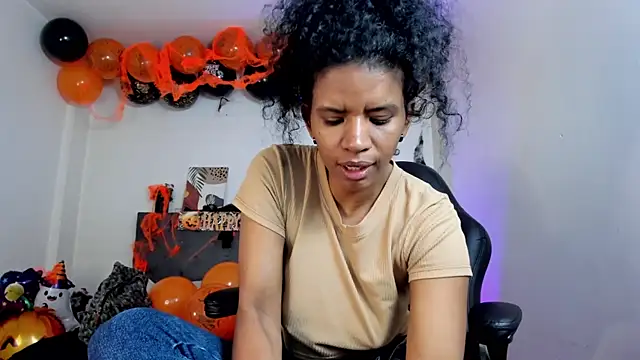 Snapshot of Ellie_Alves chatting on 10.25.25 Ellie Alves online show from 10.25.25