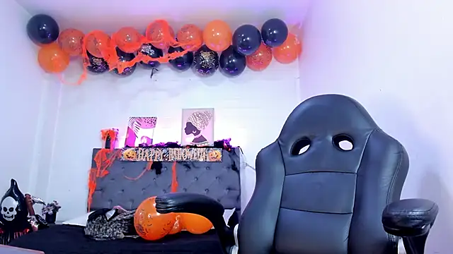 Snapshot of Ellie_Alves chatting on 10.31.25 Ellie Alves online show from 10.31.25