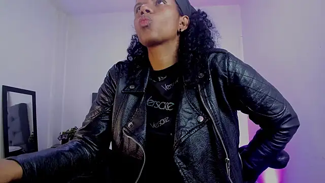 Snapshot of Ellie_Alves chatting on 11.07.25 Ellie Alves online show from 11.07.25