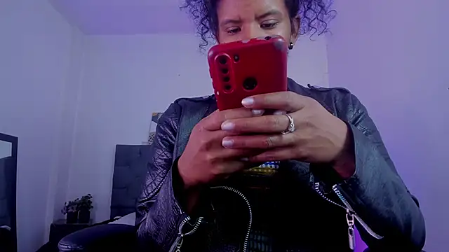 Snapshot of Ellie_Alves chatting on 11.10.25 Ellie Alves online show from 11.10.25