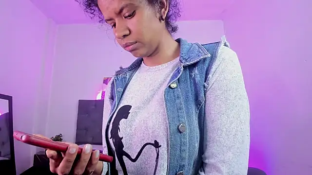 Snapshot of Ellie_Alves chatting on 11.11.25 Ellie Alves online show from 11.11.25