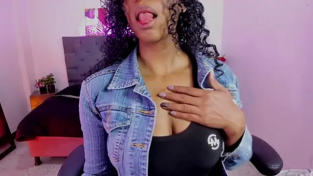 Snapshot of Ellie_Alves chatting on 11.13.25 Ellie Alves online show from 11.13.25