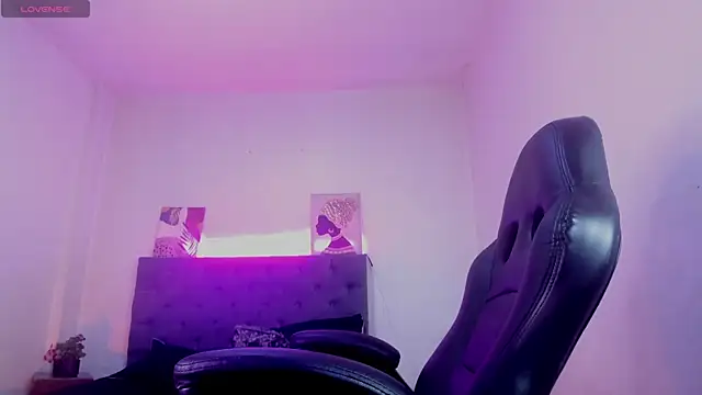 Snapshot of Ellie_Alves chatting on 11.22.25 Ellie Alves online show from 11.22.25