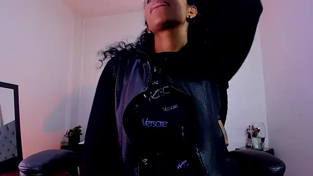 Snapshot of Ellie_Alves chatting on 11.24.25 Ellie Alves online show from 11.24.25