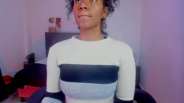 Snapshot of Ellie_Alves chatting on 11.25.25 Ellie Alves online show from 11.25.25