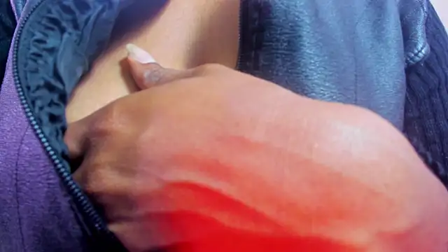 Snapshot of Ellie_Alves chatting on 12.04.25 Ellie Alves online show from 12.04.25