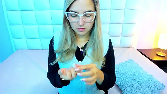 teresasroom  online show from 10.06.25