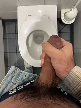 Snapshot of mrcumshotboy chatting on 01.05.25 mrcumshotboy online show from 01.05.25