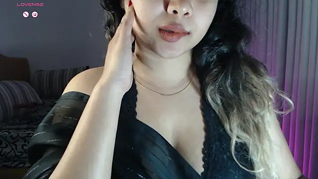 Snapshot of _neesha_414_ chatting on 09.17.25  neesha 414  online show from 09.17.25