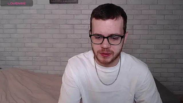 Snapshot of Alexxx_horny chatting on 04.26.26 Alexxx horny online show from 04.26.26