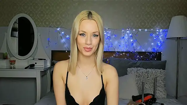 MiaBeeXX online show from 04.15.26