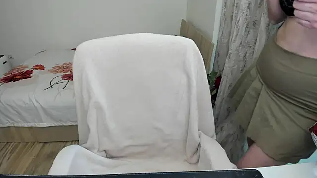 Snapshot of KrissLoona chatting on 06.11.26 KrissLoona online show from 06.11.26