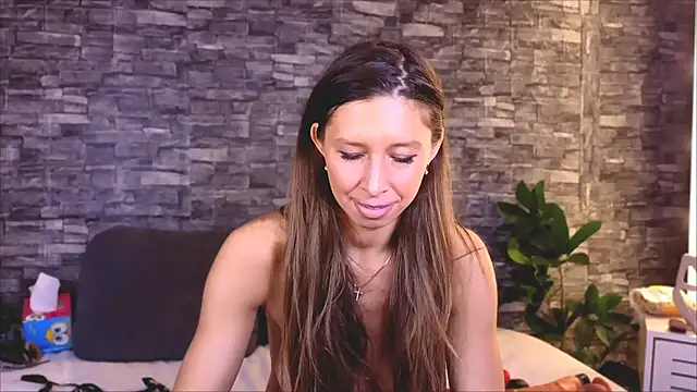 Snapshot of JennyPisik chatting on 10.04.25 JennyPisik online show from 10.04.25