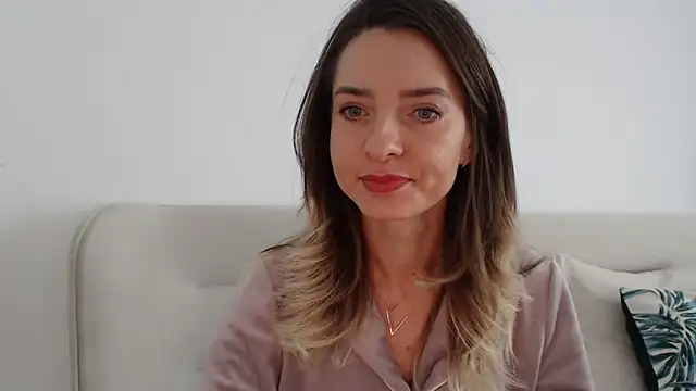 Snapshot of StyleSerene chatting on 11.18.25 StyleSerene online show from 11.18.25