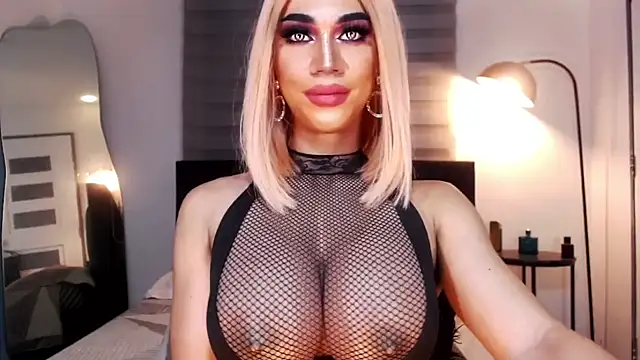 Snapshot of MassiveCockxMistress chatting on 12.17.24 MassiveCockxMistress online show from 12.17.24