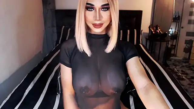 Snapshot of MassiveCockxMistress chatting on 10.04.25 MassiveCockxMistress online show from 10.04.25