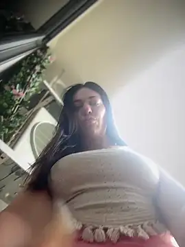 LilliThelo online show from 10.18.25